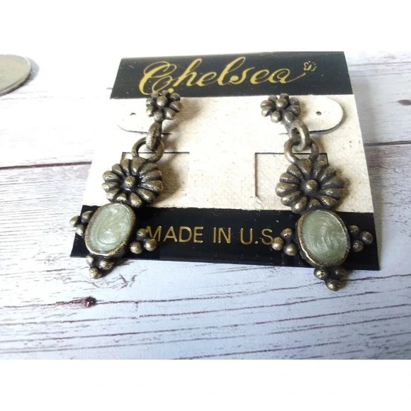 Perfect Condition! 1980s Antique Gold Tone & Green-Gray Flower Earrings - Picture 1 of 4
